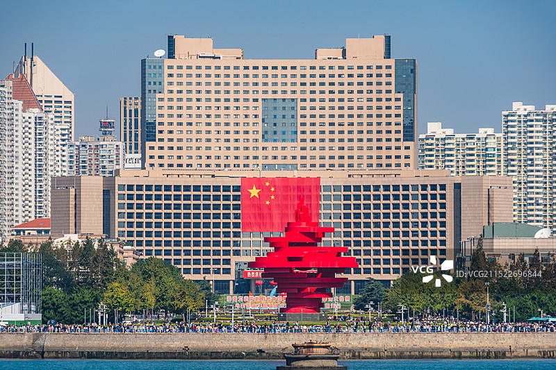 青岛五四广场与市政府大楼图片素材