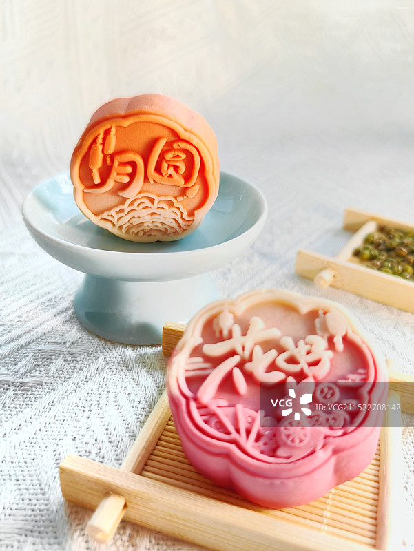 桌上月饼的特写镜头图片素材