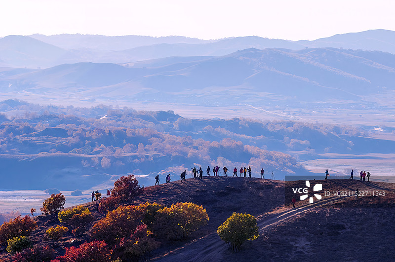 秋天的坝上，追逐秋色的摄影人图片素材