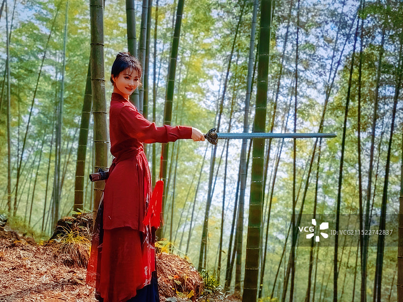 竹林侠女剑客图片素材