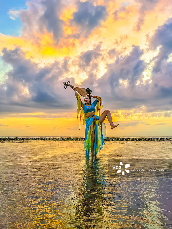 敦煌飞天，绮丽妖艳。图片素材