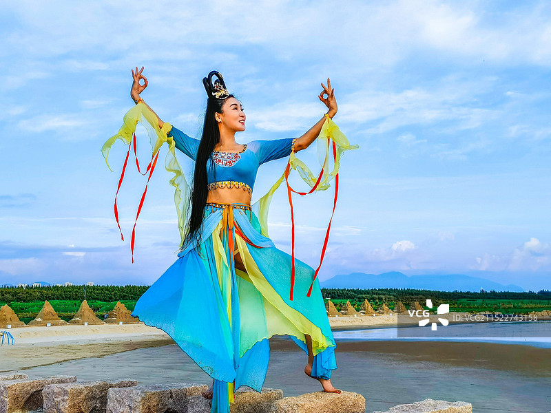 敦煌飞天，奇丽妖娆图片素材