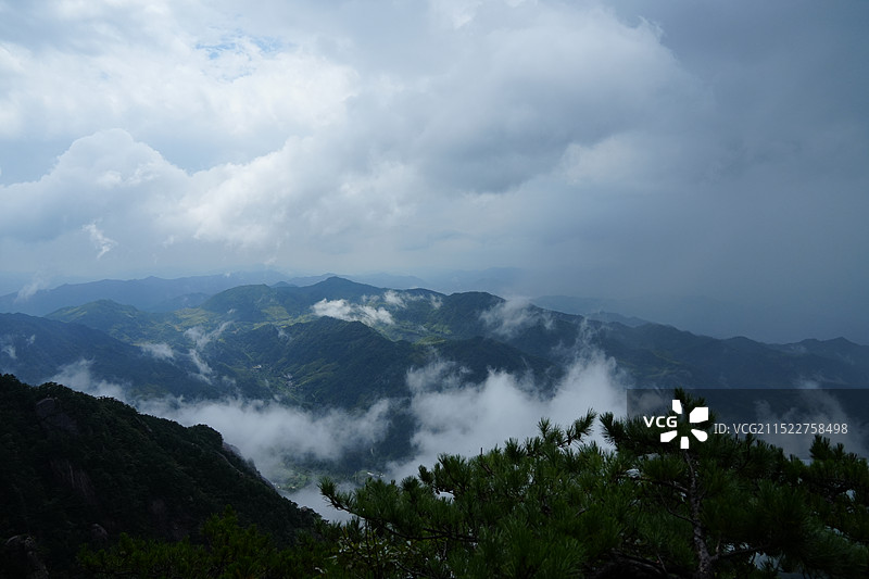 雨过天晴，云雾自生图片素材