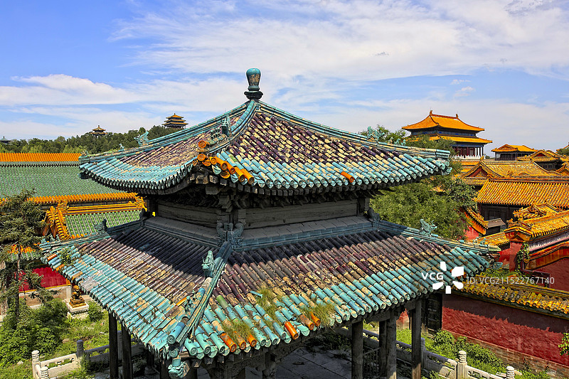 故宫建福宫西花园里的惠风亭与神武门和景山万春亭图片素材
