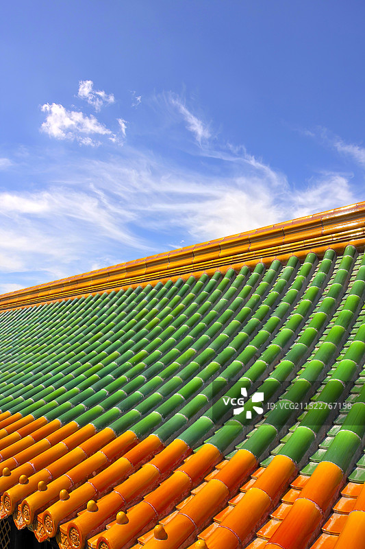 故宫建福宫西花园静怡轩屋顶上的绿色黄色琉璃瓦图片素材