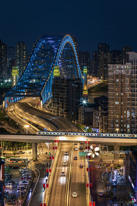 节日景观灯下的汉江湾桥。分时间拍摄，后期合成。图片素材