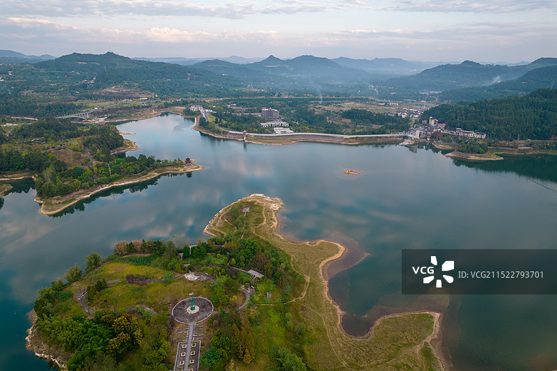 巴中山水化湖图片素材