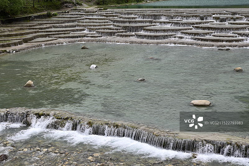 中国云南省丽江市玉龙雪山“蓝月谷”白水河风光图片素材