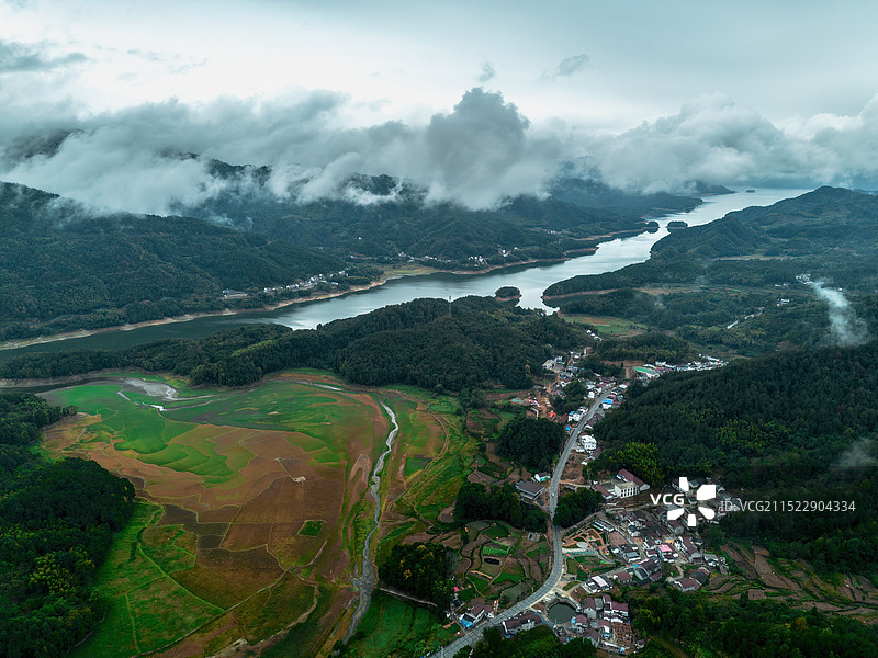 航拍花亭湖罗溪村云海图片素材