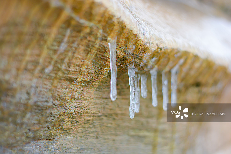 小小的冰柱图片素材