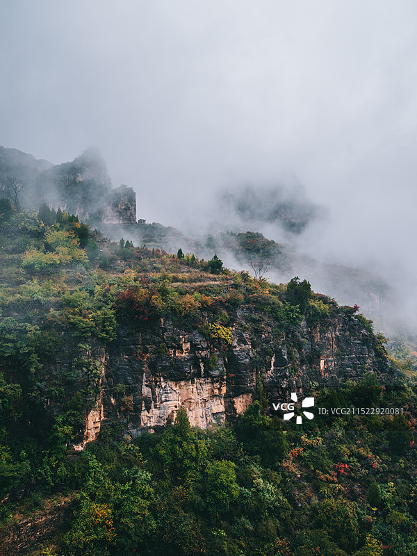 山西省长治市平顺县，岳家寨，秋天的太行山图片素材