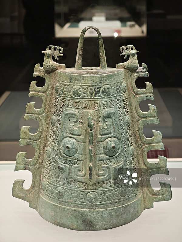 随州博物馆藏凤鸟扉棱镈图片素材