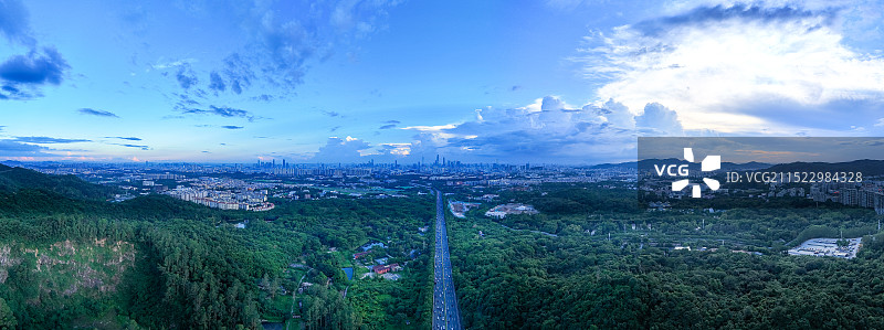 中国广州，远眺华南快速公路图片素材