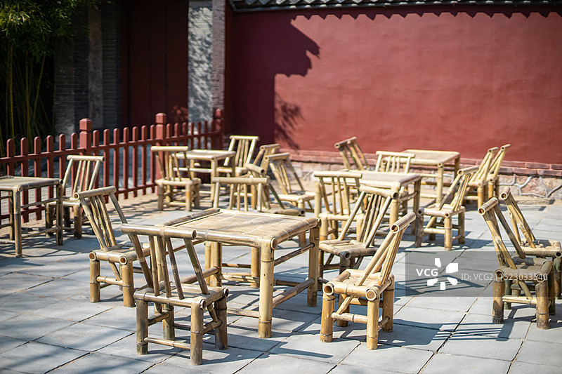 中国非都市自然风光拍摄主题，家庭生活设备用品，竹子编织的桌子和椅子，户外白昼无人图像摄影图片素材