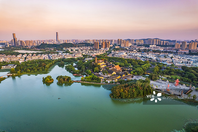 日落时分，镇江金山寺金山湖全景，镇江城市风光图片素材