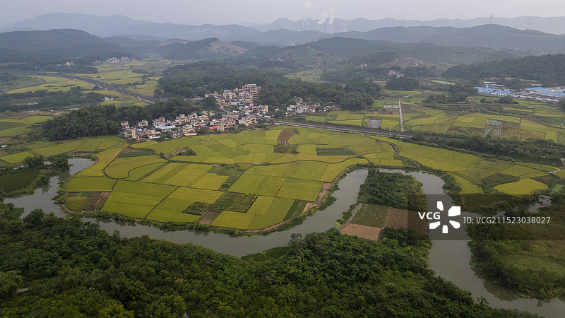 韶关浈江区美丽的乡村田园光图片素材