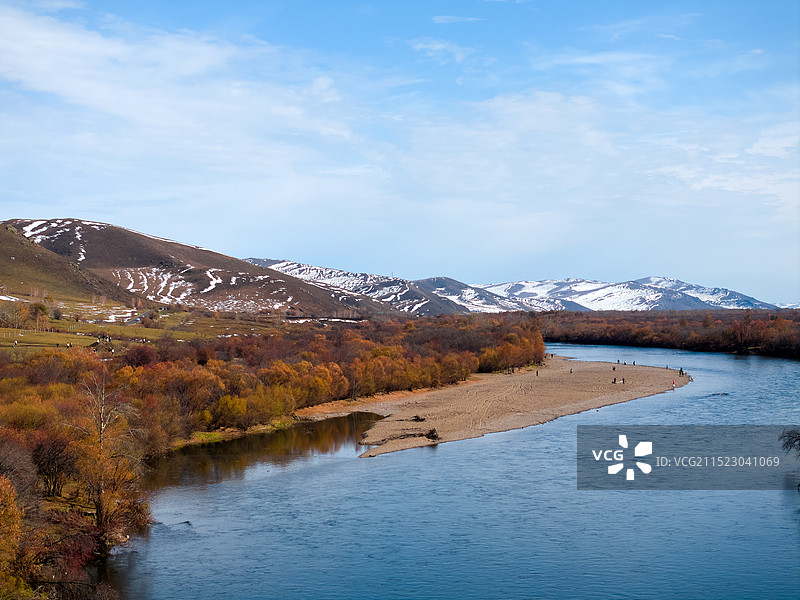 内蒙古额尔古纳湿地深秋初雪航拍图片素材