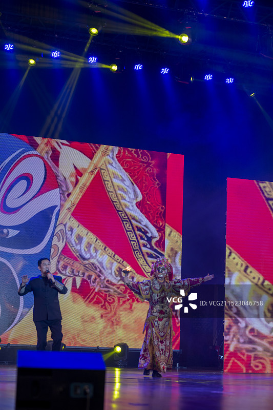 隆昌市莲峰大剧院演出现场图片素材