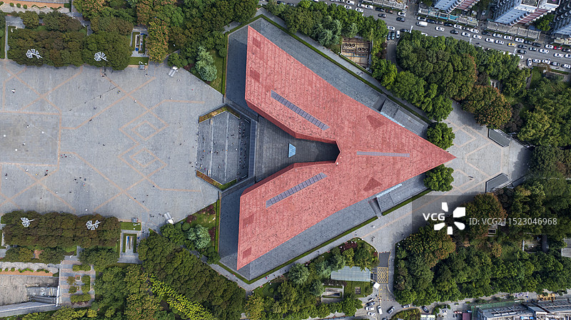 无人机视角，航拍三角形建筑物辛亥革命纪念馆图片素材