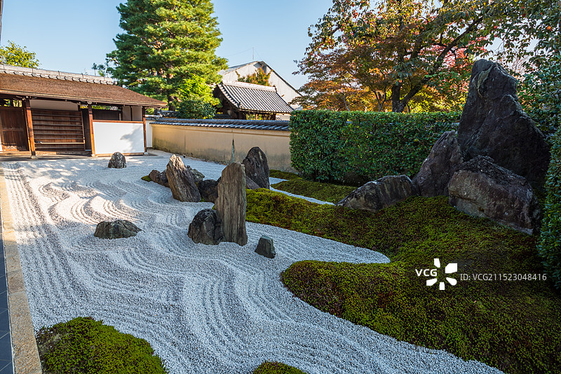 日本京都大德寺的庭院园林景观图片素材