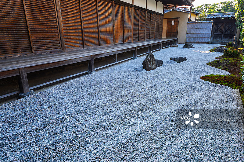 日本京都大德寺的庭院园林景观图片素材