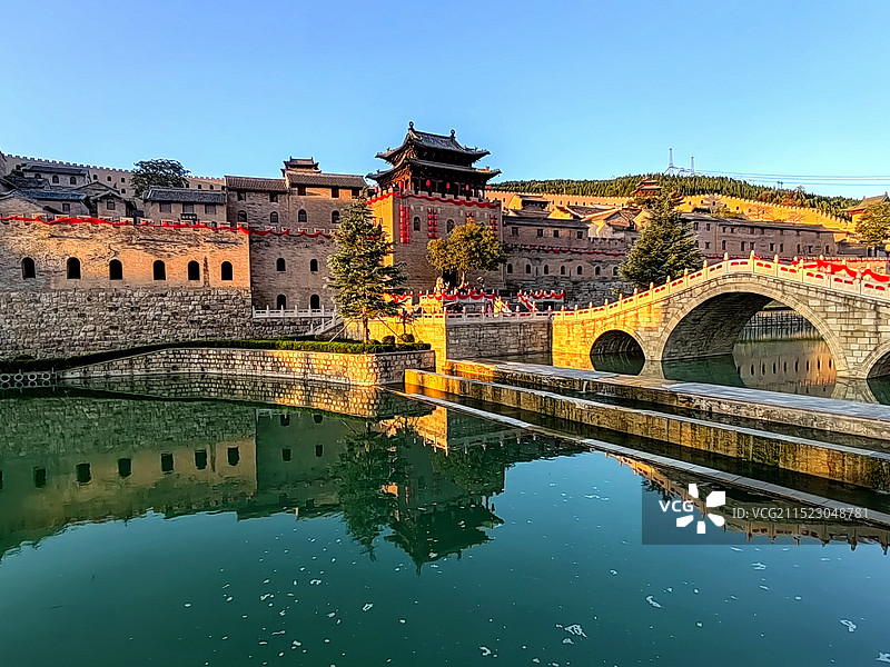 晚霞照射郭峪古城楼图片素材