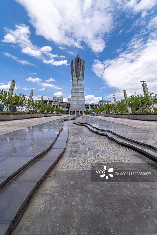 杭州 西湖文化广场 京杭大运河 环球中心 城市天际线 蓝天白云图片素材