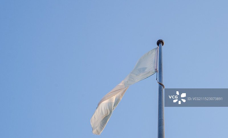 飘扬的白旗图片素材