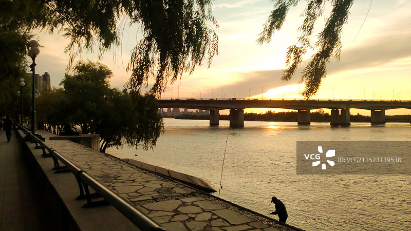 松花江江畔夜景图片素材