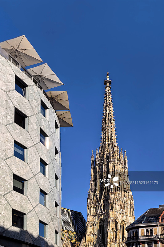 新老建筑的对撞奥地利圣斯蒂芬大教堂周围图片素材
