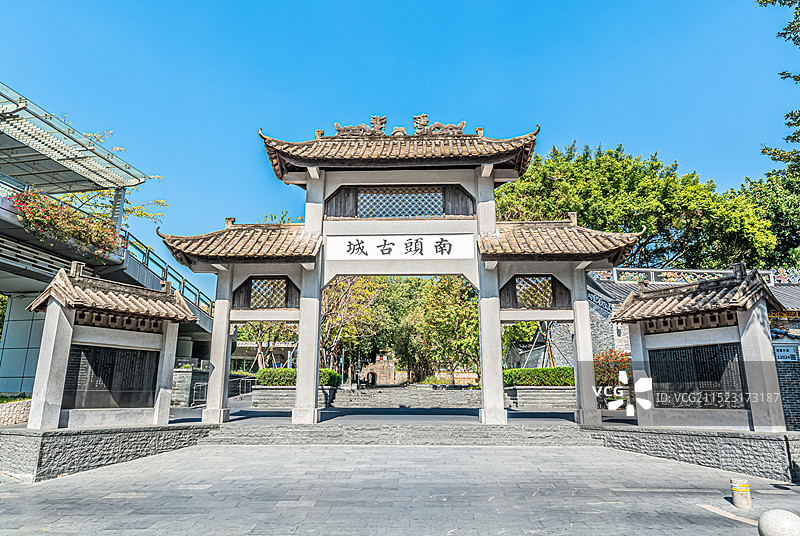 南头古城，又称“新安故城”，地处珠江入海口东岸，位于广东省深圳市南山区南头天桥北图片素材