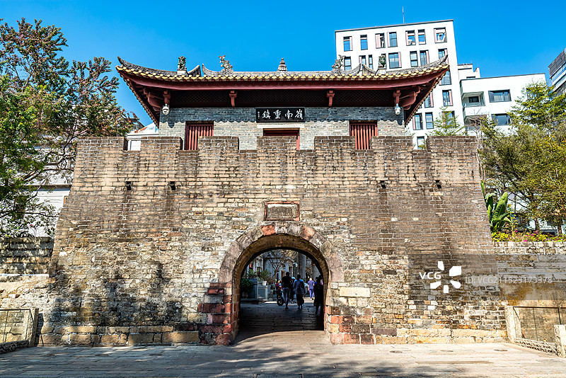 南头古城，又称“新安故城”，地处珠江入海口东岸，位于广东省深圳市南山区南头天桥北图片素材