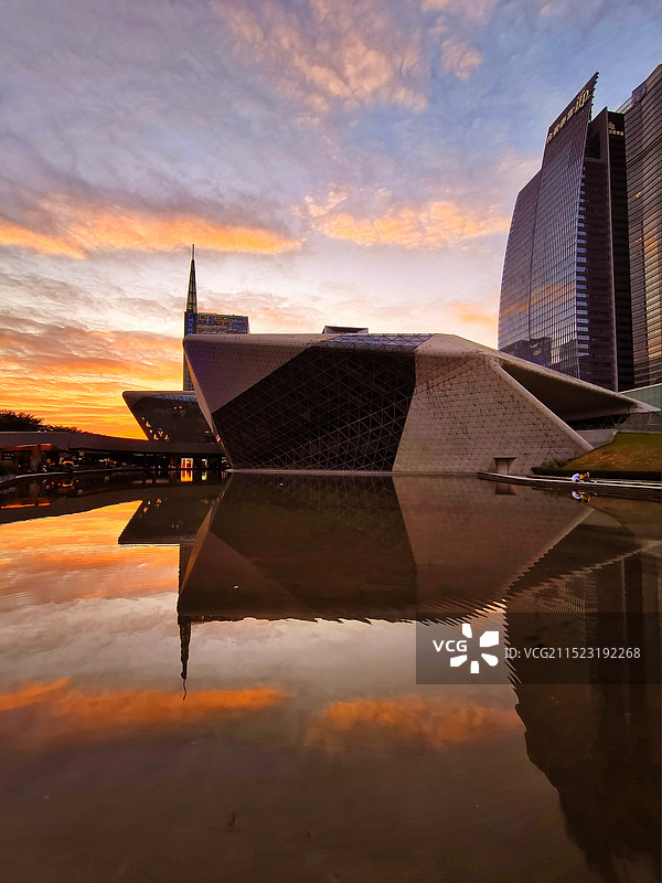 霞蔚广州大剧院图片素材