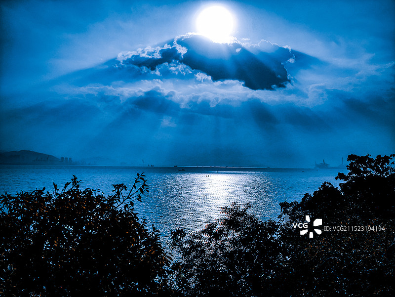 天空中的耶稣光云隙光丁达尔光图片素材