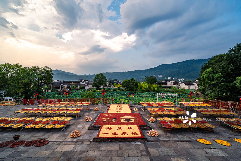 皖南黄山呈坎晒秋图片素材