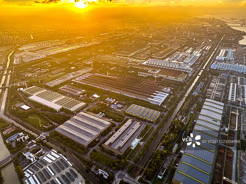 上海宝钢 钢铁厂日落晚霞 宝山钢铁厂 工业锈带 上海转型发展 宝武钢铁集团图片素材