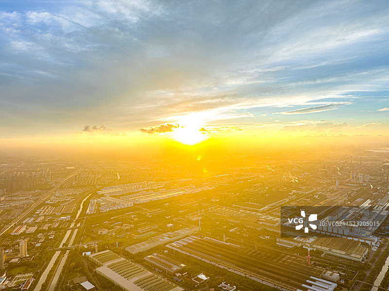 上海宝钢 钢铁厂日落晚霞 宝山钢铁厂 工业锈带 上海转型发展 宝武钢铁集团图片素材