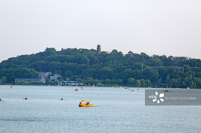 初秋的南京玄武湖公园风景玄奘塔图片素材