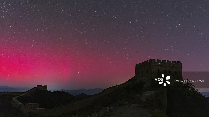 九九重阳节金山岭长城难得一见的极光图片素材