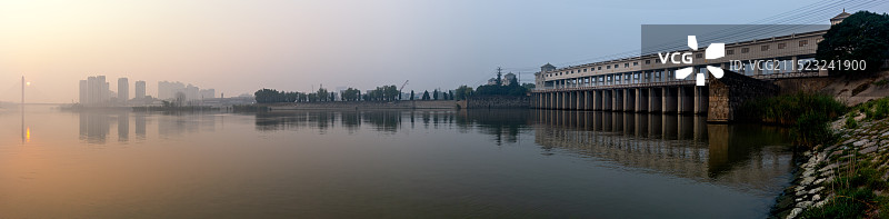 薄雾晨光中的涡河三桥和节制闸+安徽涡阳图片素材