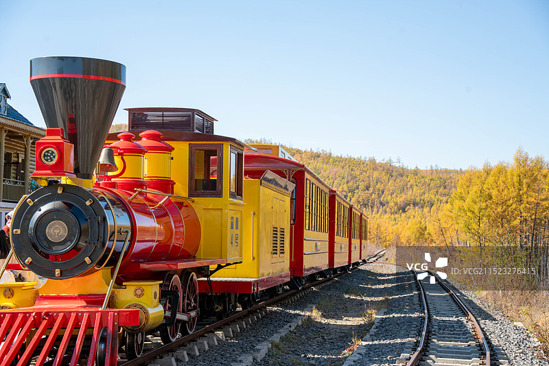 内蒙旅游大兴安岭秋景莫尔道嘎森林公园小火车森林图片素材