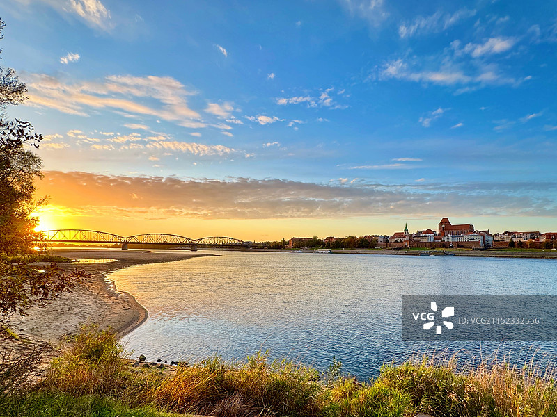 波兰托伦黄昏维斯瓦河风光图片素材