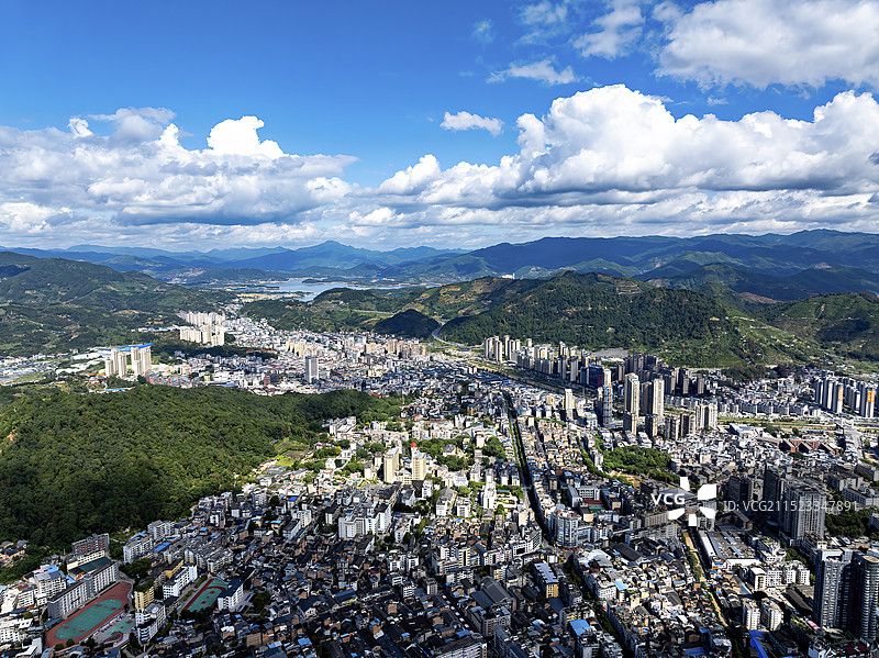 航拍福建宁德古田白昼都市风光图片素材