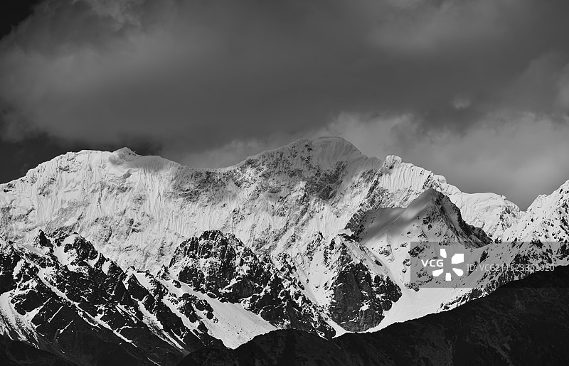 西藏林芝地区加拉白垒雪山图片素材