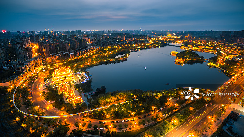 陕西省西安市曲江池遗址公园夜景全景图片素材