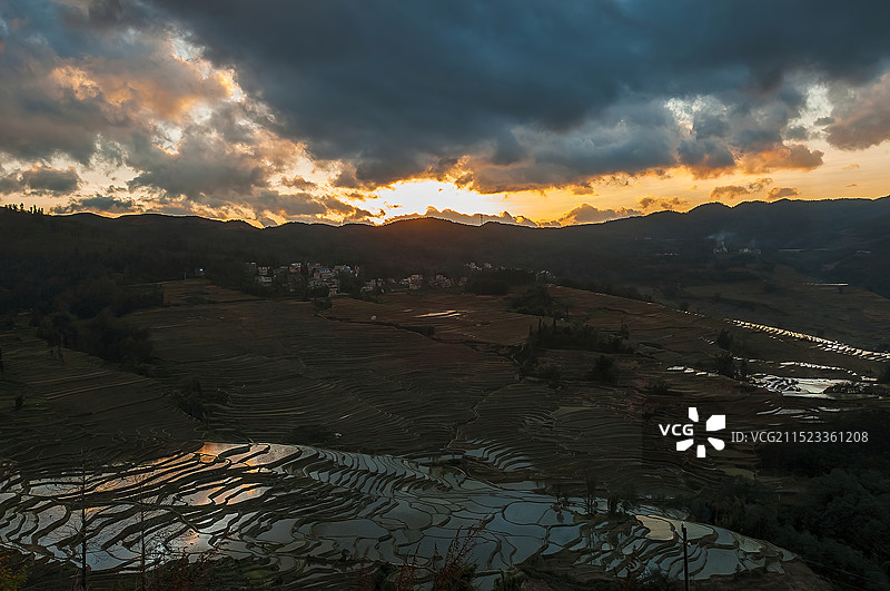 元阳梯田之坝达梯田日落图片素材
