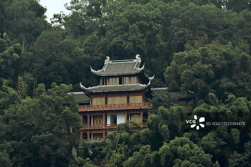 乐山大佛一侧楼阁图片素材