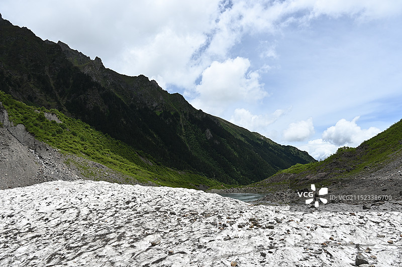 云南省迪庆州德庆县-雨崩冰湖线沿途风景图片素材