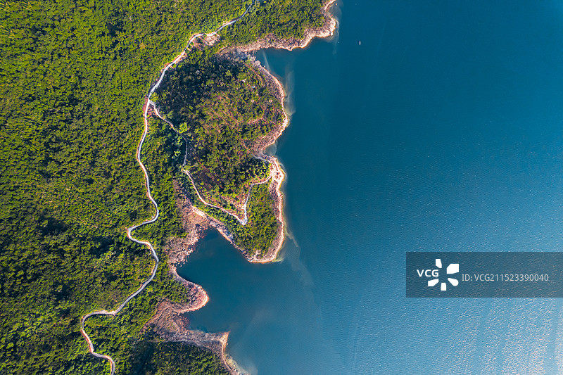 藏在福建的深山水库与小路图片素材
