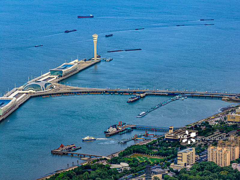 上海吴淞口国际邮轮港 黄浦江入海口 长江黄金水道 航拍宝山滨江 宝杨路码头 上海长滩图片素材